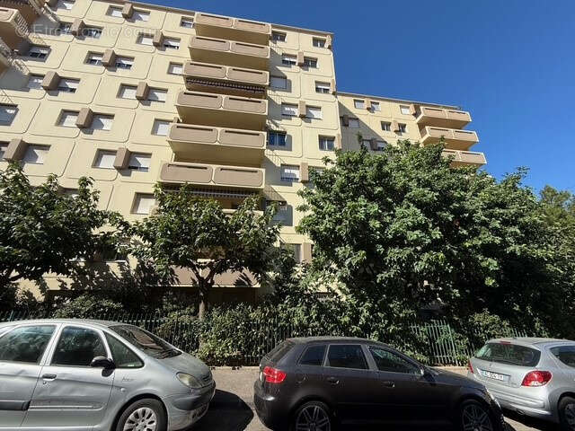 Appartement à MARSEILLE-3E