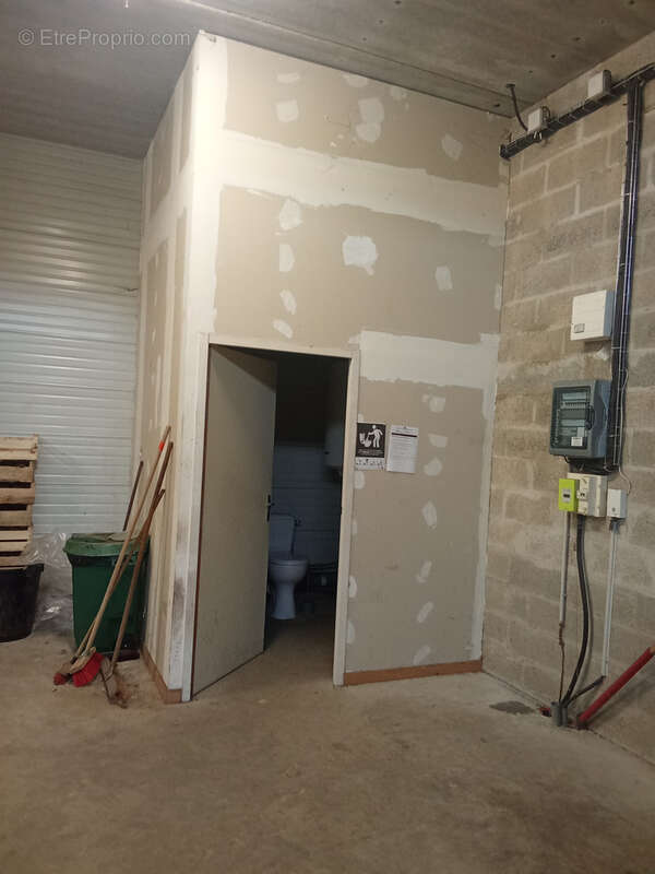 Commerce à SAINTE-MARIE-DES-CHAMPS