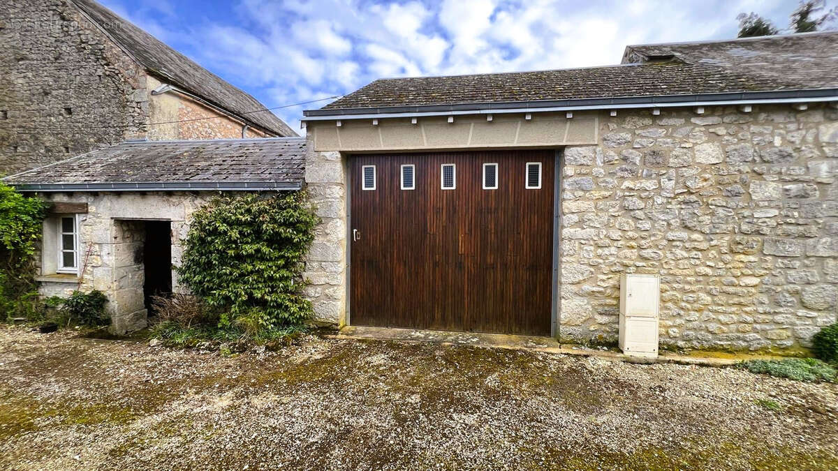 Maison à YMONVILLE