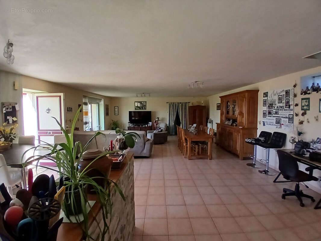Maison à ARQUENAY