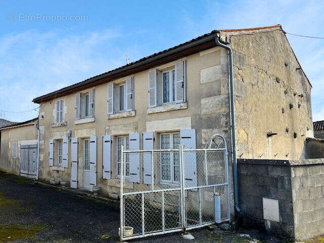 Maison à MESNAC