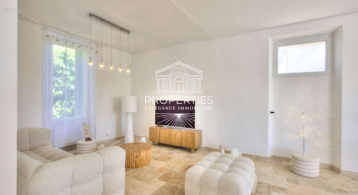 Bormes - le pin - maison de 143m² - garage - dependance - piscine - photo 7