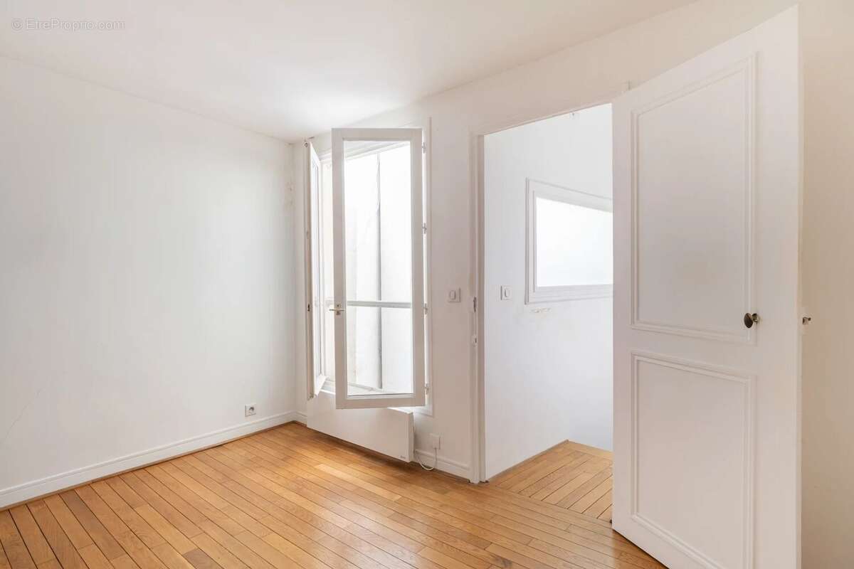 Appartement à PARIS-3E