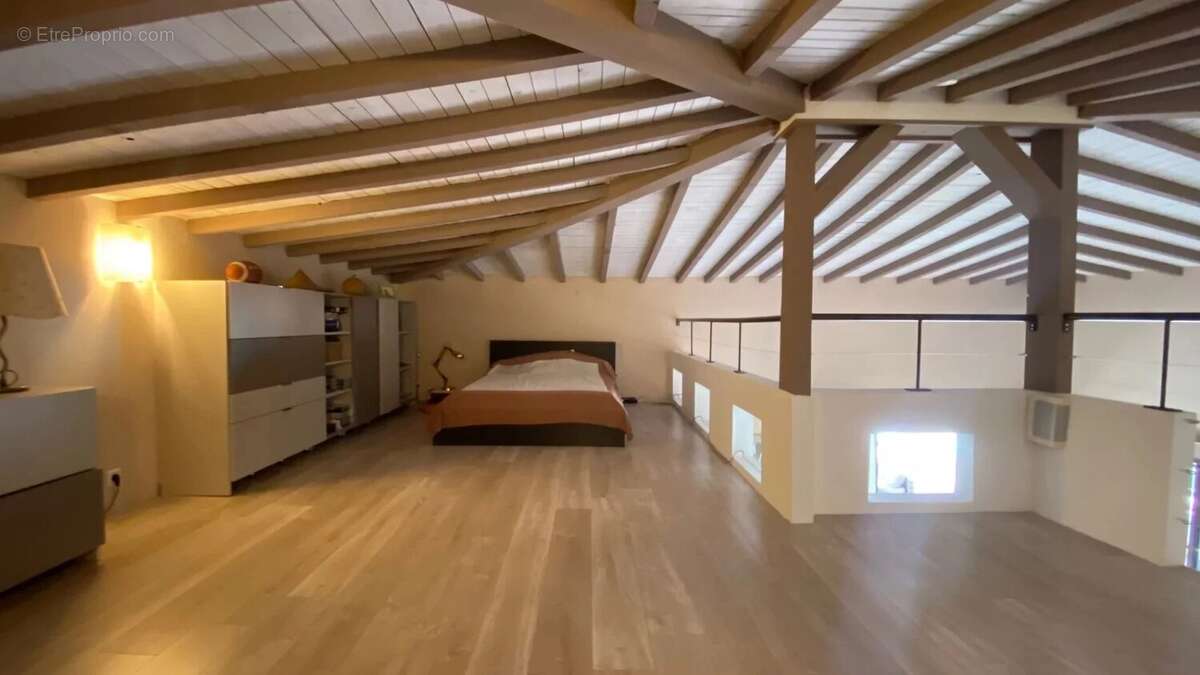 Maison à LA ROQUE-D'ANTHERON