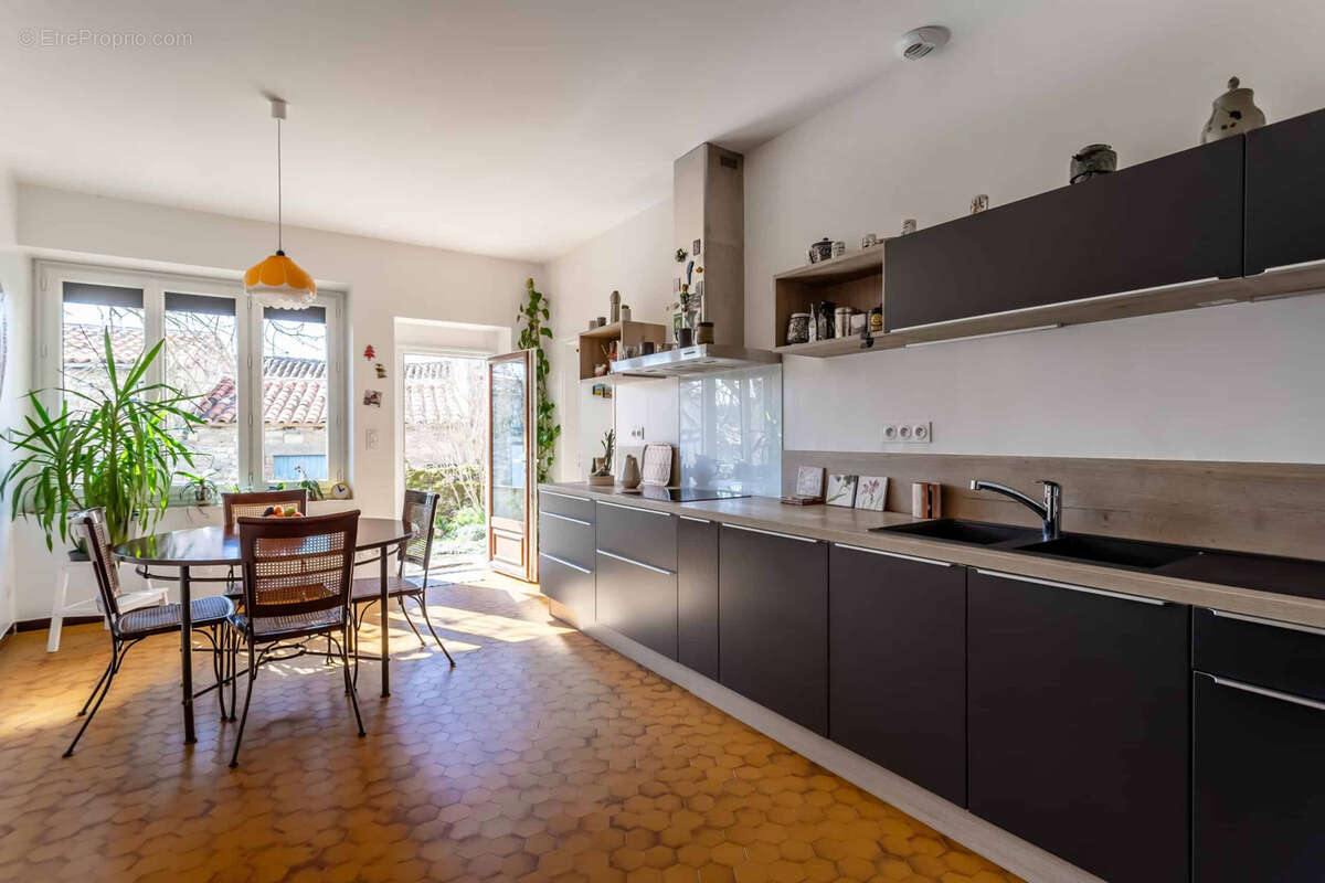 Maison de village avec atelier, annexe et jardin - photo 14