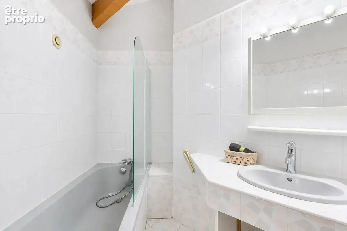 Maison de 8 pièces de 210 m² à Saint-Cyr-sur-le-Rhône - photo 19