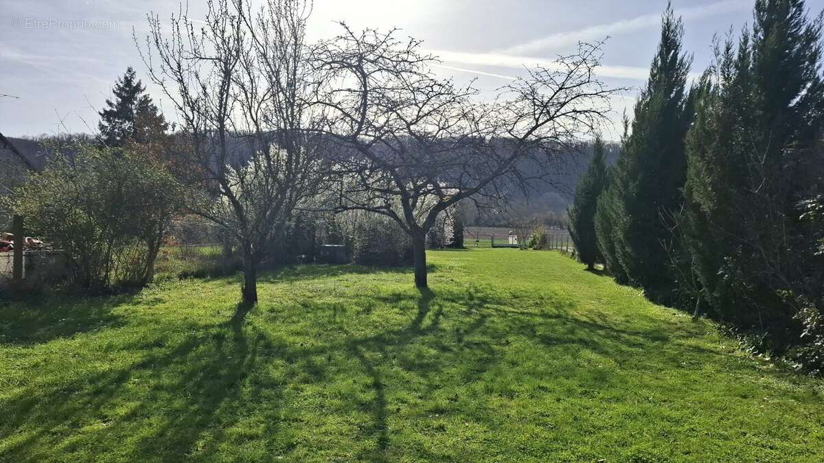 Terrain à LIMETZ-VILLEZ