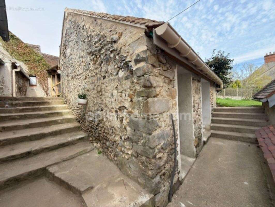 SAINT CYR SOUS DOURDAN. Maison de charme rénovée 120 m² – Suite parentale – Garage – Dépendances – Jardin 424 m² – Terrasse 35 m - photo 19