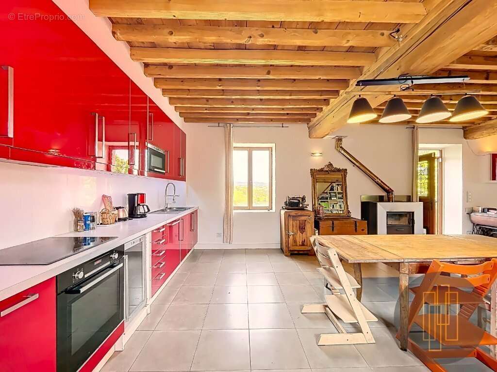 Maison en pierres dorées 3 chambres - photo 4