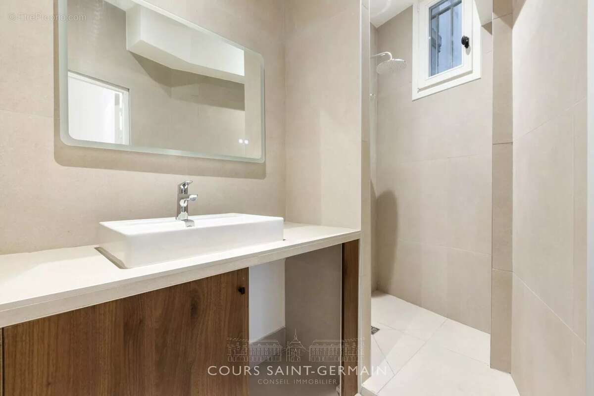 Appartement à PARIS-7E