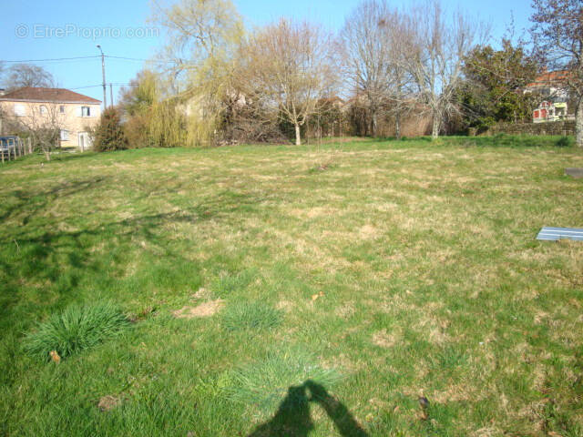 Terrain à COUZEIX
