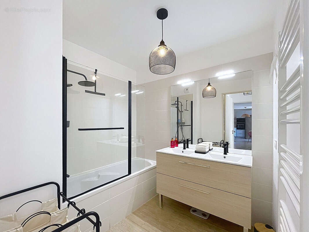 Appartement à LE PUY-SAINTE-REPARADE