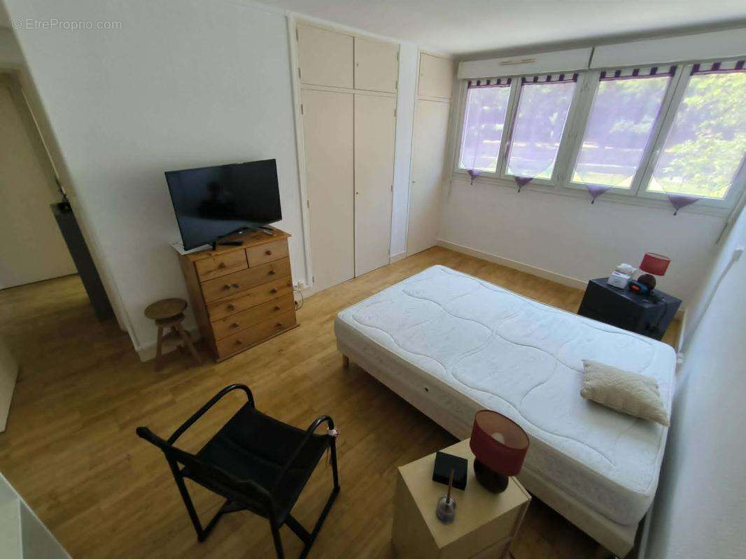 Appartement à BAGNOLS-SUR-CEZE