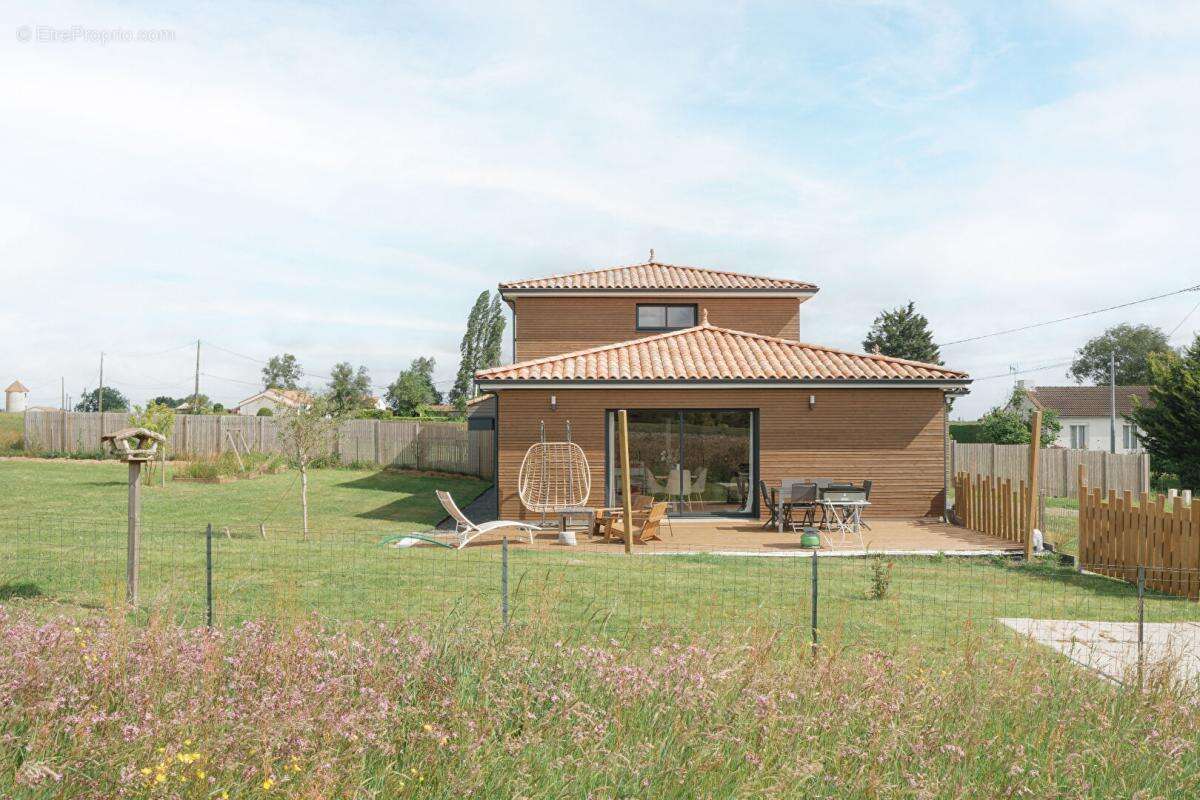 Maison à LA CHAPELLE-BASSE-MER