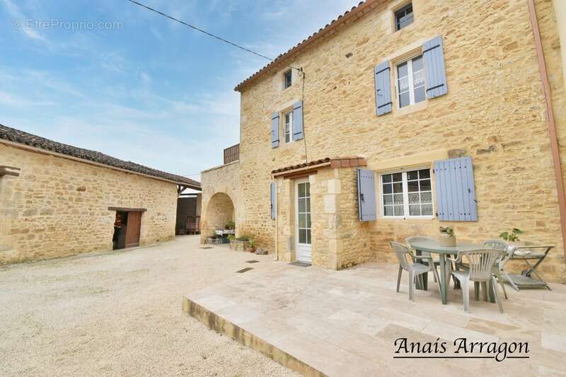 Maison à SAINT-FRONT-SUR-LEMANCE