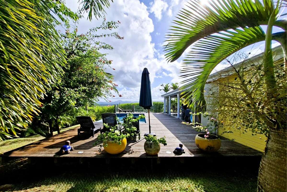 Maison à LES TROIS-ILETS