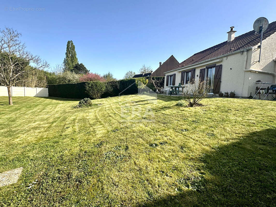 Maison à VILLENEUVE-LA-GUYARD