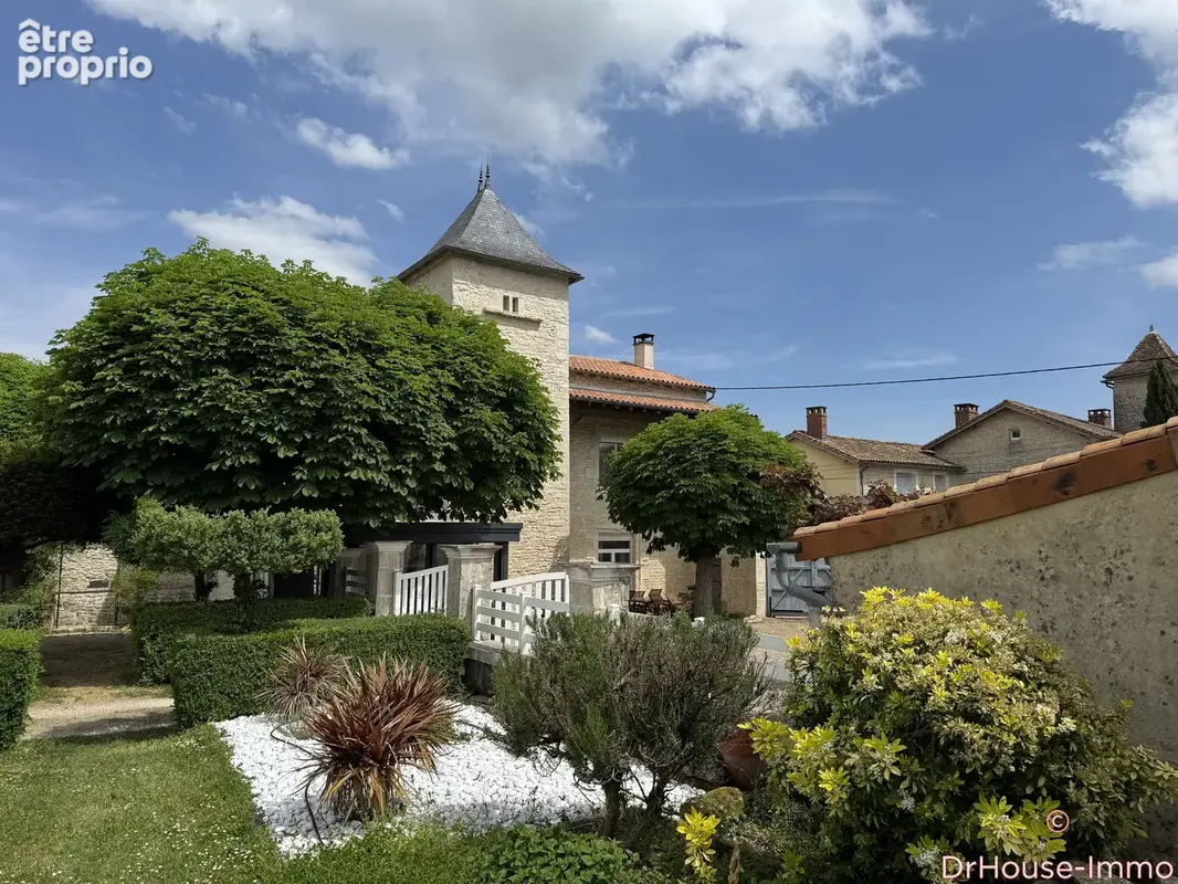 Maison 6 pièces 170 m² à vendre à Ruffec (16700) - photo 1