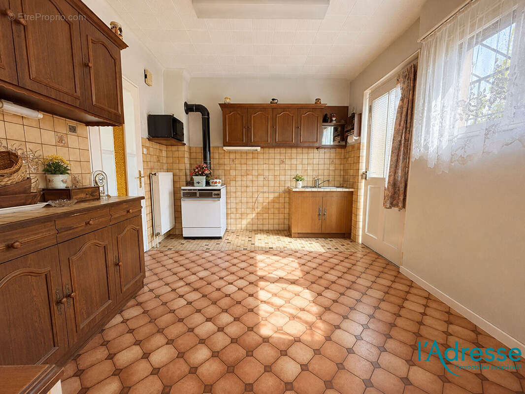Maison de plain-pied de 83,24 m² sur un terrain de 6,60 ares ? À rénover - photo 4