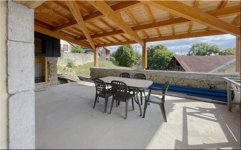 Maison à CHALLONGES