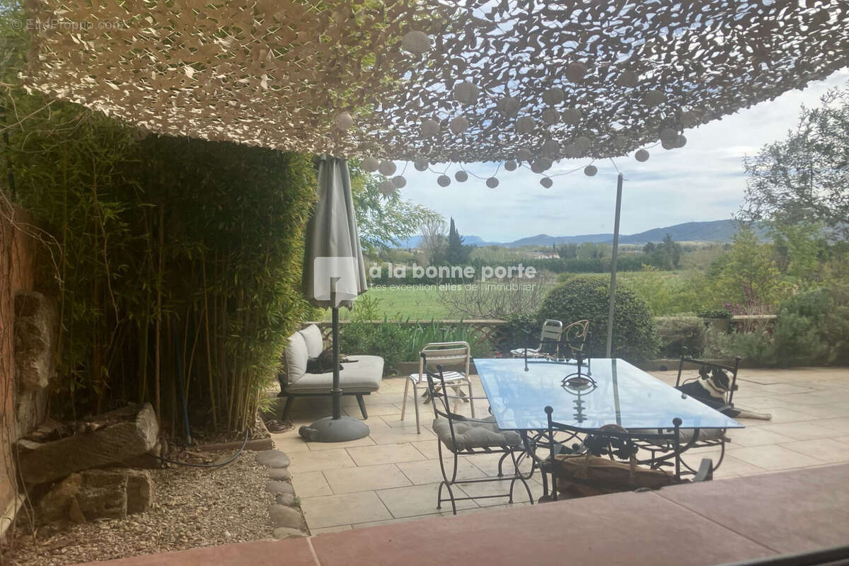 Maison 110 m² à Cadenet  - photo 2