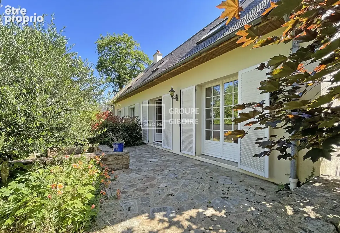 Maison traditionnelle 8 pièces - 180 m² - Lotissement résidentiel, centre-bourg - photo 3