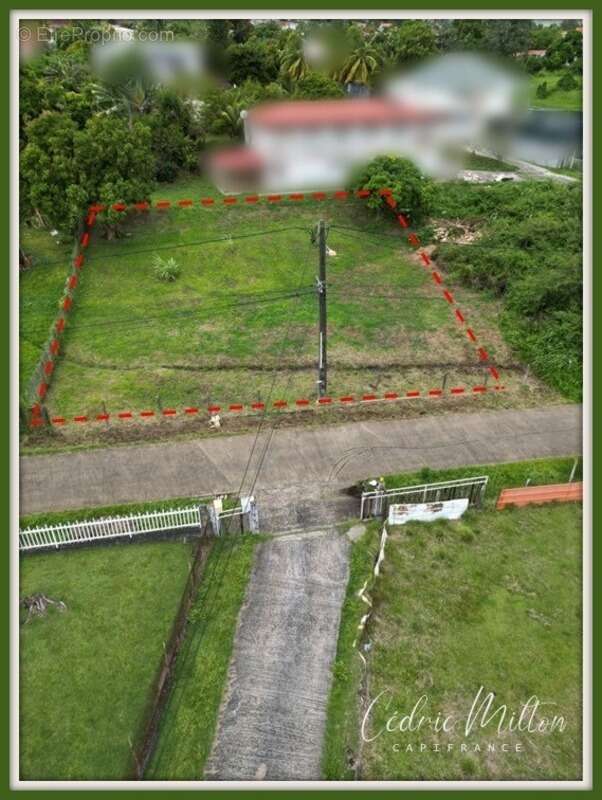 Terrain à LE LAMENTIN