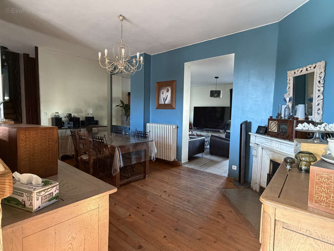Maison familiale rénovée avec jardin - Le Chambon-Feugerolles - photo 10