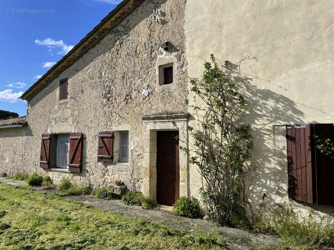 Maison à PUJOLS