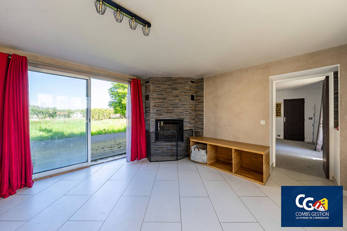 Maison à VERT-SAINT-DENIS