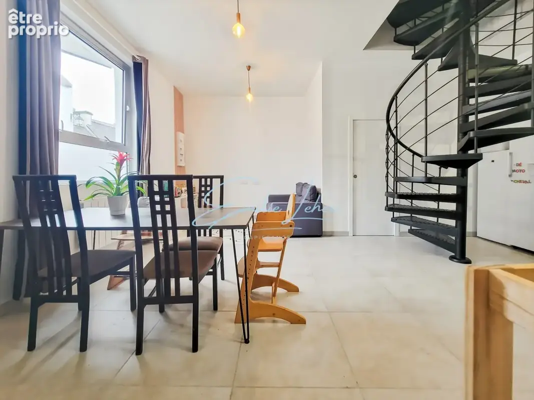 NEVEZ - Superbe duplex T3 rénové, esprit loft, à 7 minutes des plages, au calme, centre bourg! - photo 2
