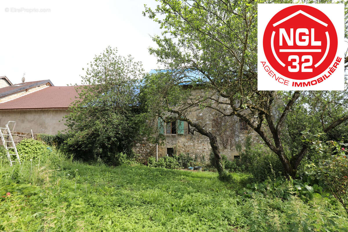 Maison à CRUSEILLES