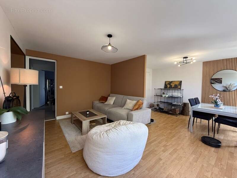 Appartement à MONT-SAINT-AIGNAN