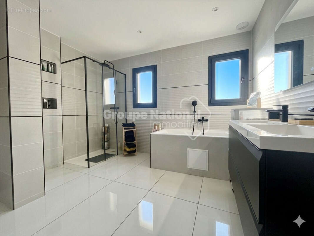 Maison Lunel 5 pièce(s) 137 m2 - photo 13