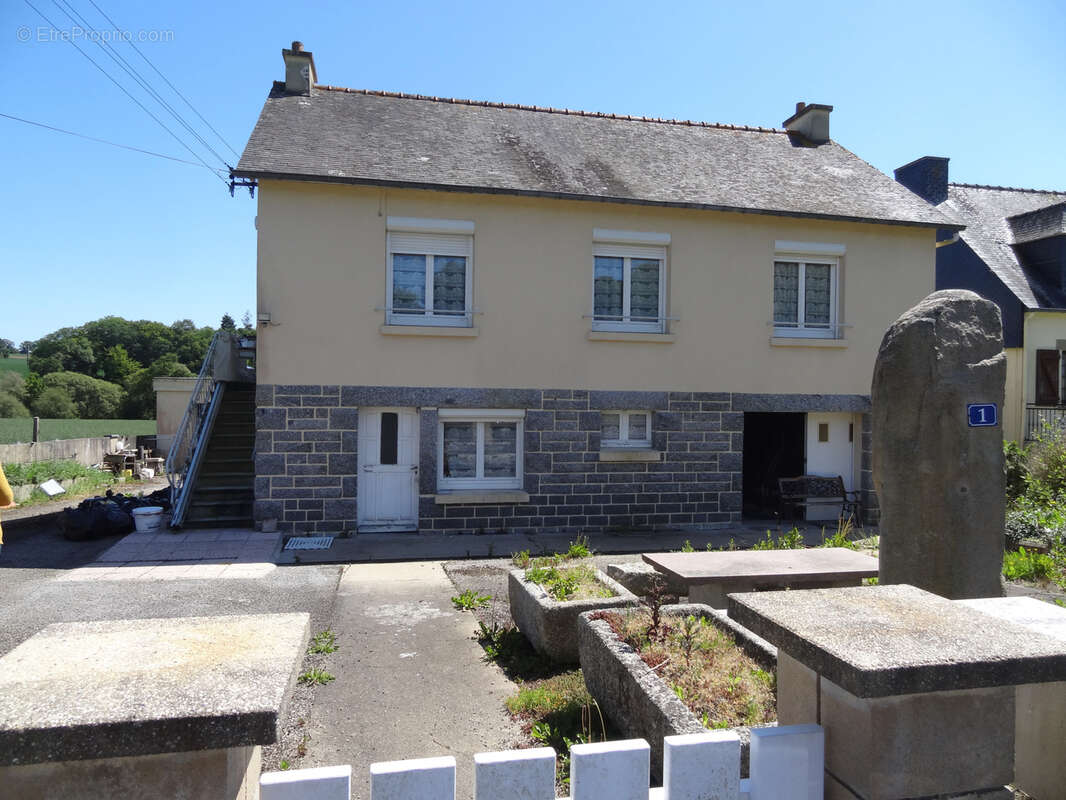 Maison à SAINT-NICOLAS-DU-PELEM