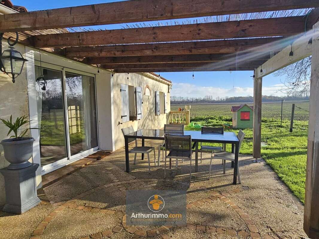 Maison à SAINT-JEAN-DE-LIVERSAY