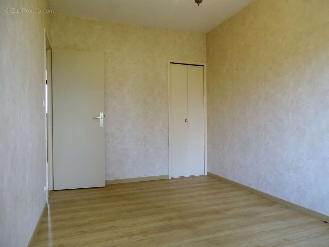 Maison à LA CHAPELLE-MONTMARTIN