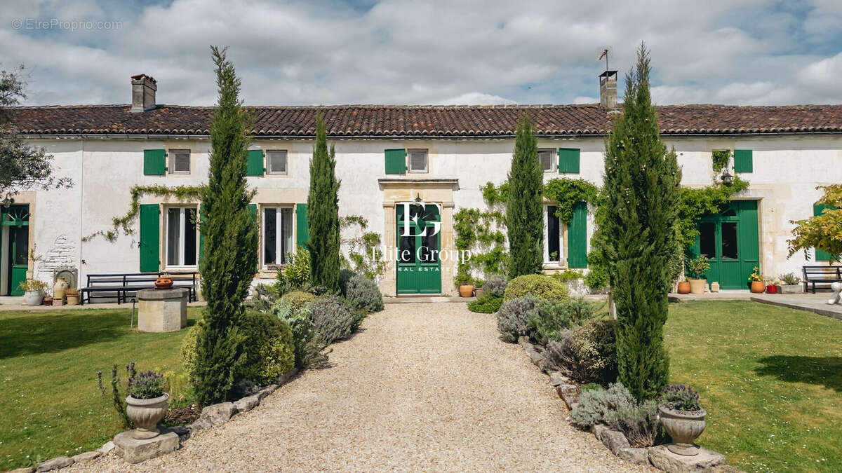 Maison à COGNAC