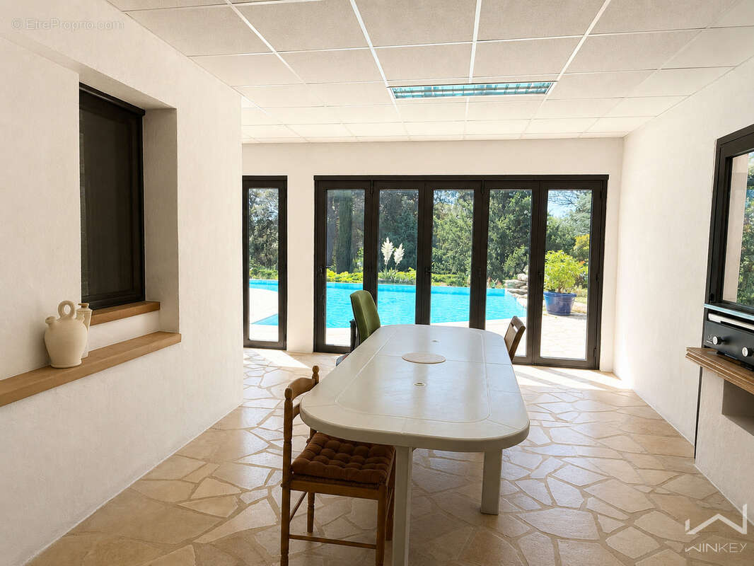 Maison à UCHAUX