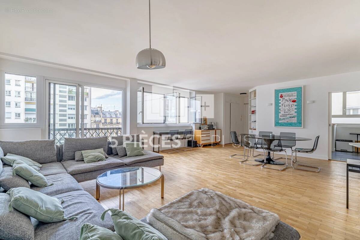 Appartement à PARIS-17E