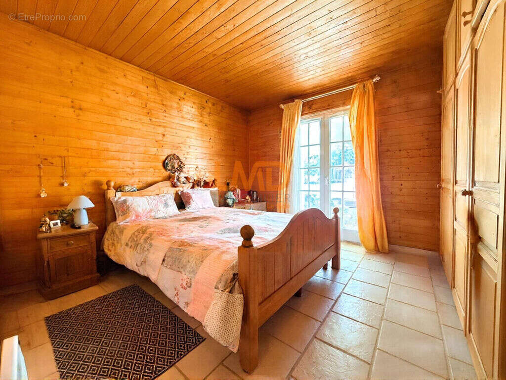 Propriété de 265 m², piscine, logements indépendants à Tourrette - photo 18