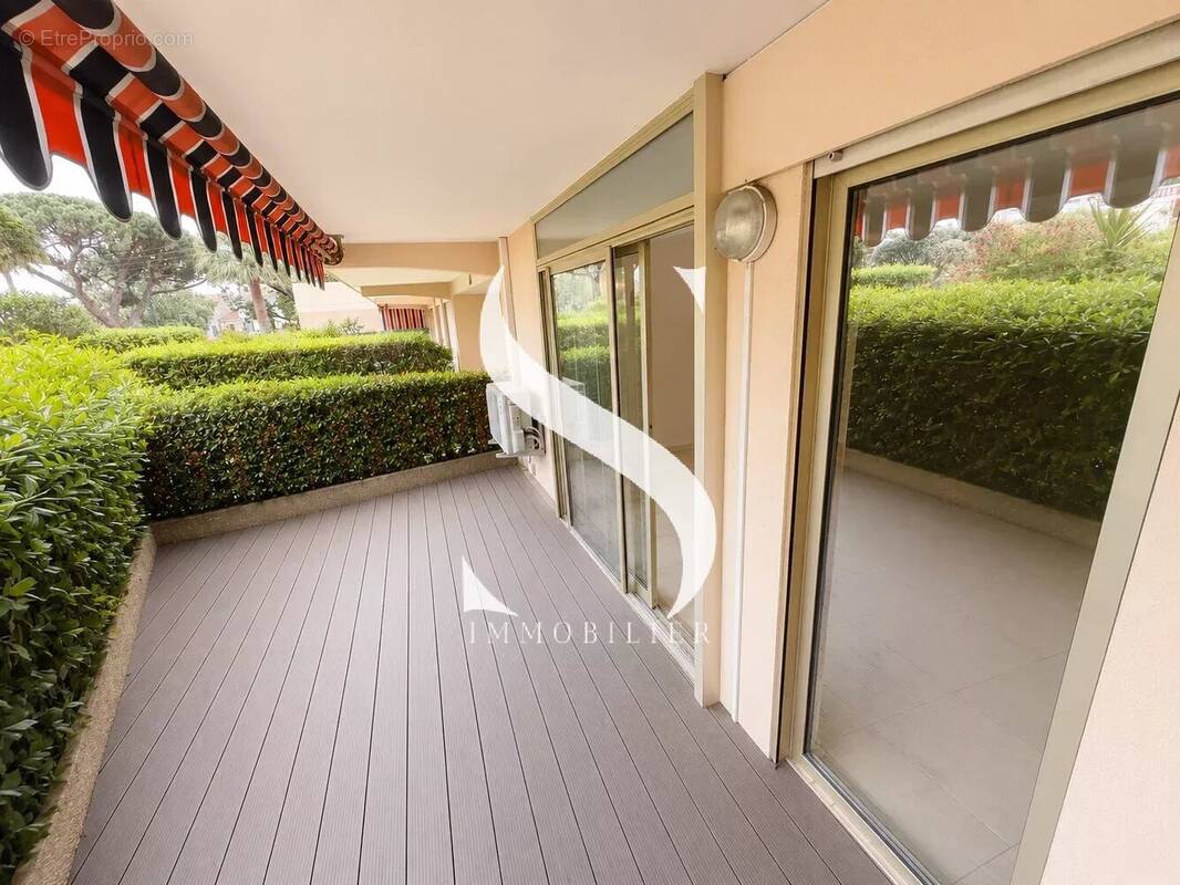 Appartement à VALLAURIS