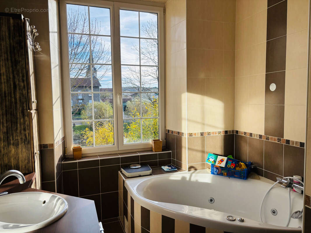 Maison à LONGCHAMPS-SUR-AIRE