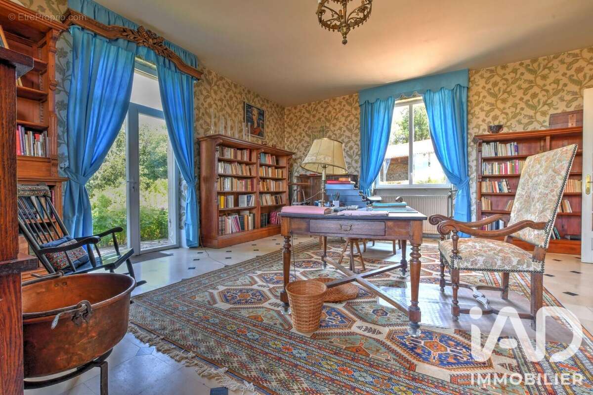 Maison 380 m² à Saint-Leonard-De-Noblat  - photo 7