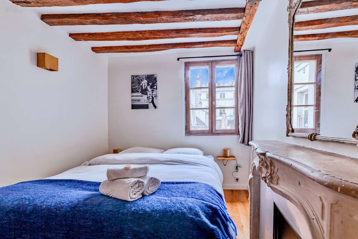 Appartement à PARIS-1E