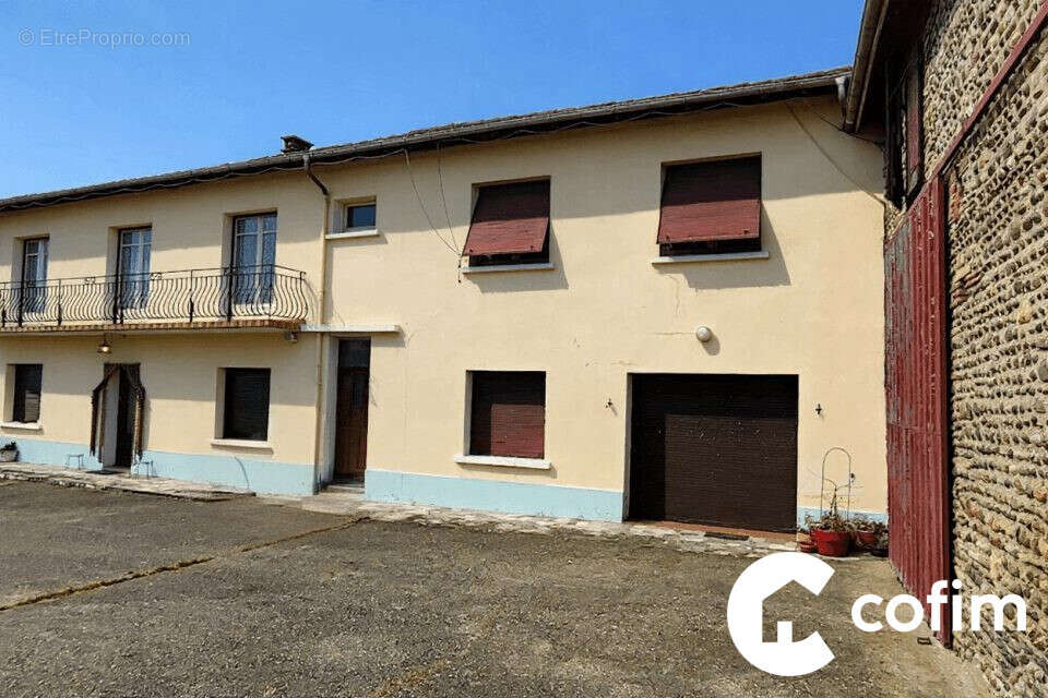 Maison à POEY-DE-LESCAR