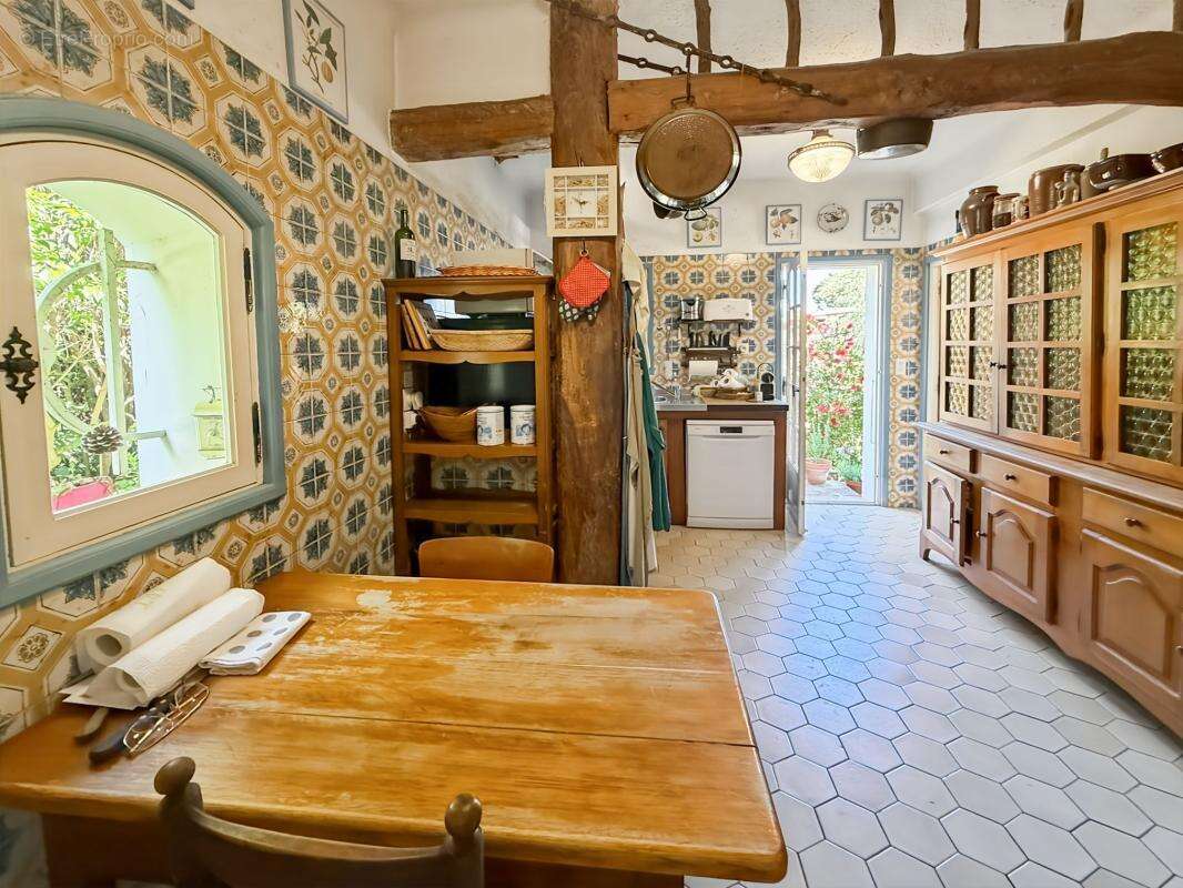 Nice gairaut – villa provençale avec vue mer, piscine, terrain de 2 000 m² et garage de 100 m² - photo 10