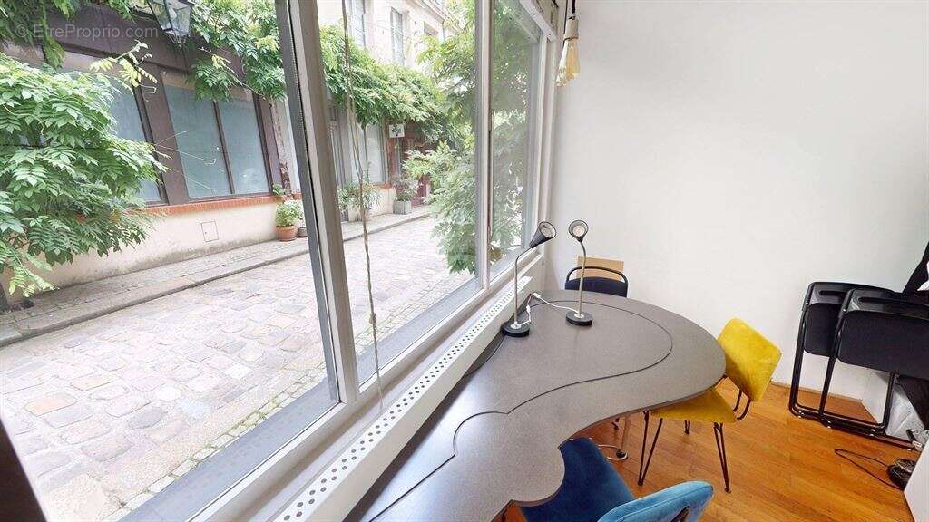 Commerce à PARIS-11E