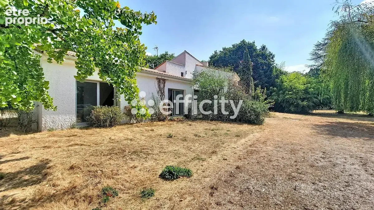 Maison à vendre La Roche-Sur-Yon - 201 m² - 11 pièces
