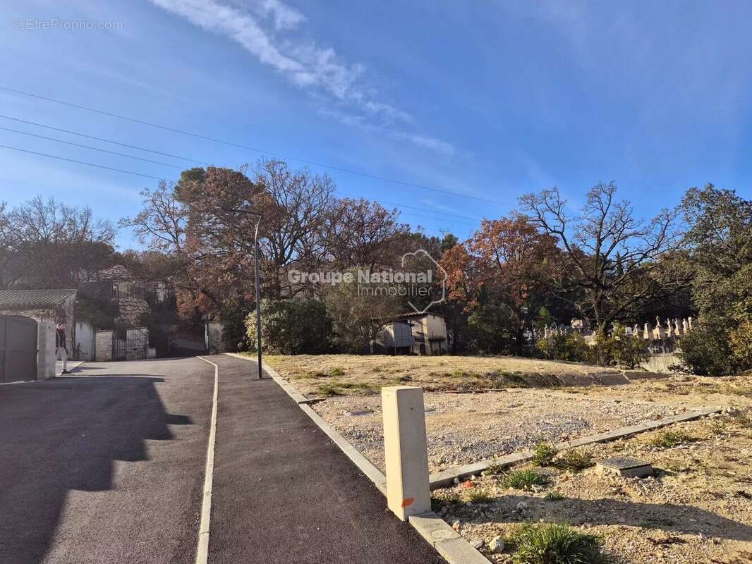 Terrain à CHATEAUNEUF-DE-GADAGNE